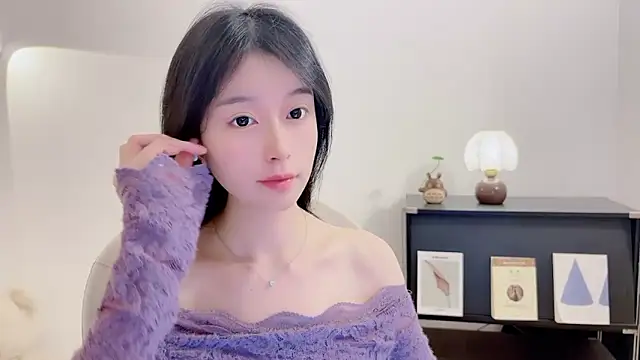 Onechestnut online show from 11/30/25, 05:55