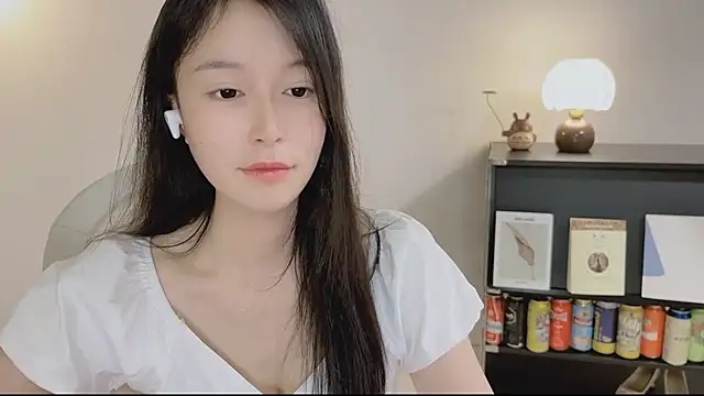 Snapshot of Onechestnut chatting on 04/19/26, 05:12 Onechestnut online show from 04/19/26, 05:12