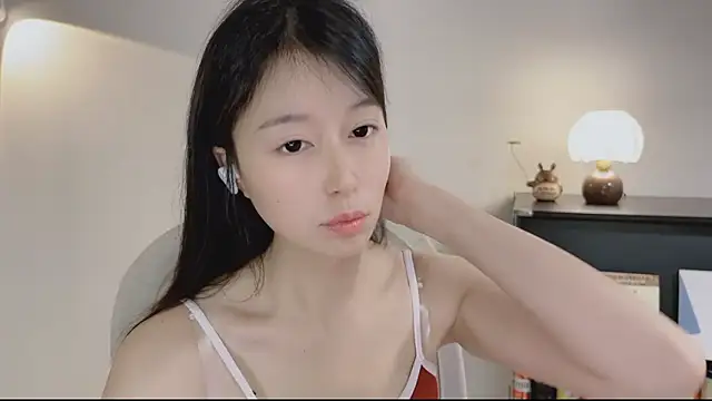 Snapshot of Onechestnut chatting on 04/20/26, 04:59 Onechestnut online show from 04/20/26, 04:59