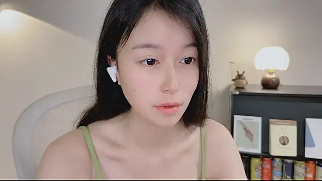 Snapshot of Onechestnut chatting on 04/22/26, 05:10 Onechestnut online show from 04/22/26, 05:10