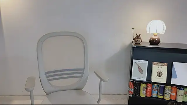 Snapshot of Onechestnut chatting on 04/22/26, 05:14 Onechestnut online show from 04/22/26, 05:14