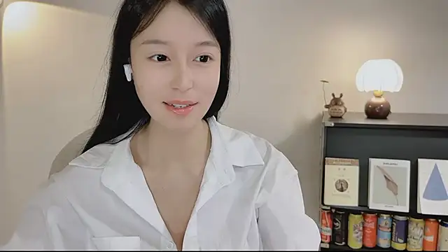 Snapshot of Onechestnut chatting on 04/23/26, 05:19 Onechestnut online show from 04/23/26, 05:19