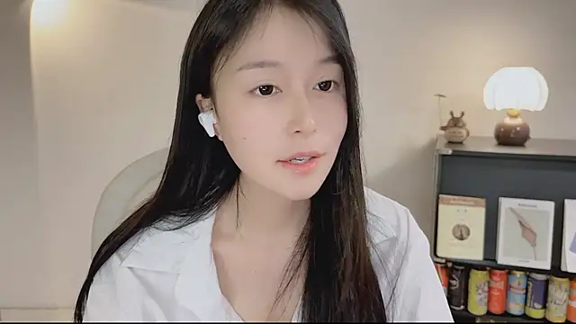 Snapshot of Onechestnut chatting on 04/23/26, 12:40 Onechestnut online show from 04/23/26, 12:40