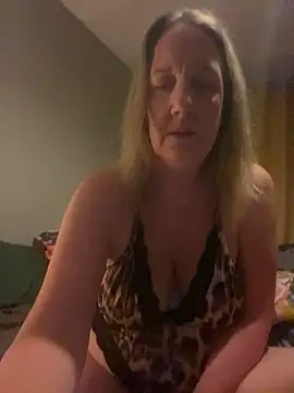 Snapshot of X-Victoria-X chatting on 11/03/25, 05:20 X-Victoria-X online show from 11/03/25, 05:20