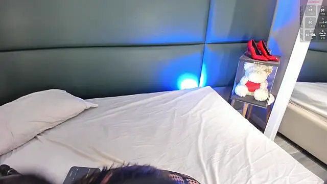 Snapshot of alexamonroe_ chatting on 09/15/25, 09:37 alexamonroe online show from 09/15/25, 09:37