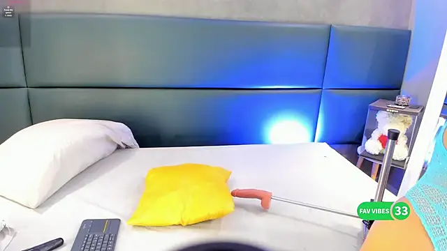 Snapshot of alexamonroe_ chatting on 09/28/25, 05:40 alexamonroe online show from 09/28/25, 05:40