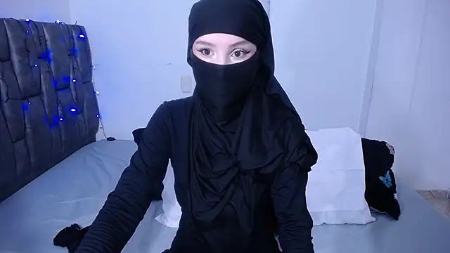   Nahia online show from 10/22/25, 01:44