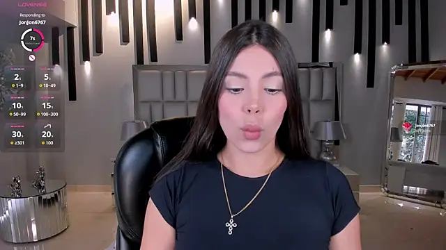 Snapshot of MeganScott chatting on 06/10/26, 12:37 MeganScott online show from 06/10/26, 12:37