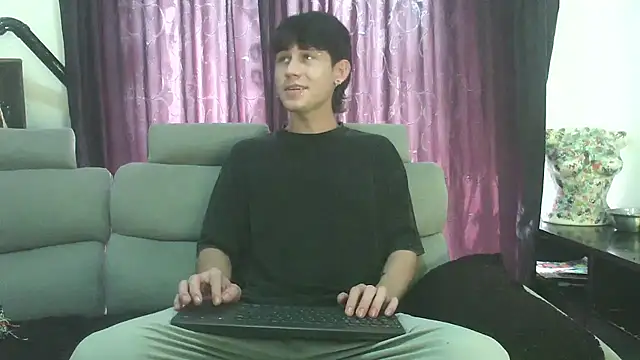 Snapshot of Michael_blue chatting on 05/13/26, 07:11 Michael blue online show from 05/13/26, 07:11