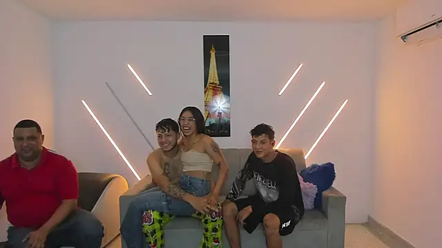 Snapshot of brutal_sex_room2k chatting on 12/13/25, 09:09 brutal sex room2k online show from 12/13/25, 09:09