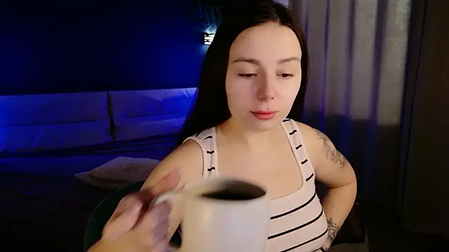 Snapshot of Di_na_Bell chatting on 04/29/26, 05:55 Di na Bell online show from 04/29/26, 05:55