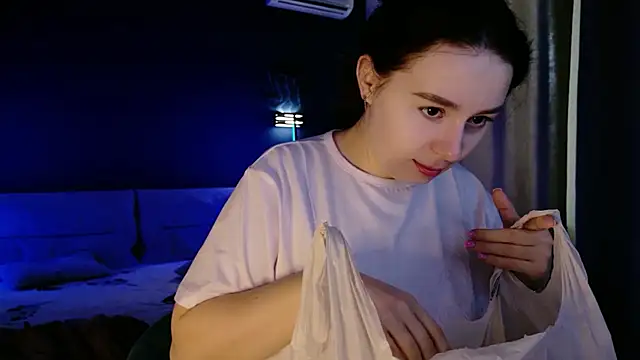 Snapshot of Di_na_Bell chatting on 05/05/26, 05:37 Di na Bell online show from 05/05/26, 05:37