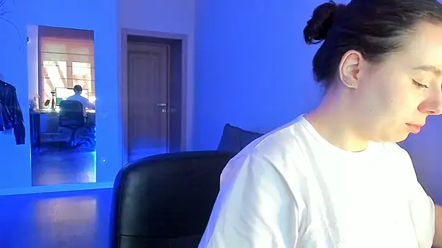 Snapshot of Di_na_Bell chatting on 05/06/26, 05:46 Di na Bell online show from 05/06/26, 05:46