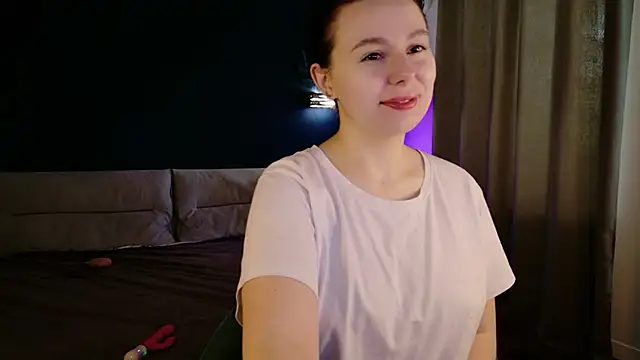 Snapshot of Di_na_Bell chatting on 05/15/26, 05:58 Di na Bell online show from 05/15/26, 05:58