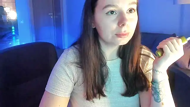 Snapshot of Di_na_Bell chatting on 05/18/26, 05:46 Di na Bell online show from 05/18/26, 05:46
