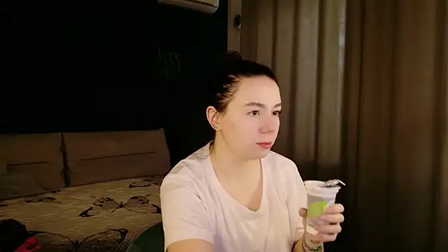 Snapshot of Di_na_Bell chatting on 06/02/26, 05:31 Di na Bell online show from 06/02/26, 05:31