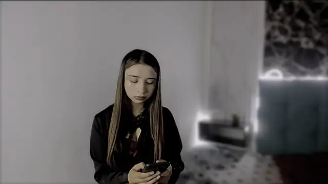 x jules  online show from 10/10/25, 12:20