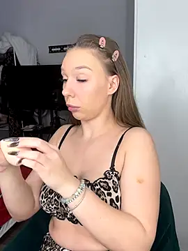 Snapshot of AlysonHuxley_ chatting on 09/09/25, 05:12 AlysonHuxley  online show from 09/09/25, 05:12