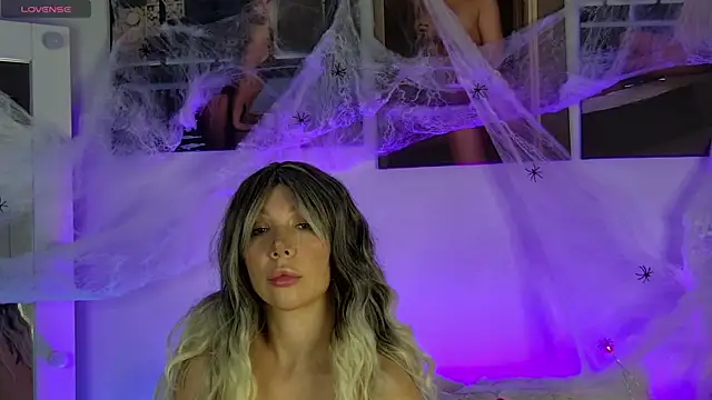 Snapshot of AlysonHuxley_ chatting on 10/25/25, 05:51 AlysonHuxley  online show from 10/25/25, 05:51