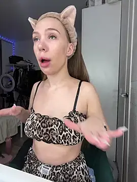 AlysonHuxley  online show from 02/04/26, 12:27