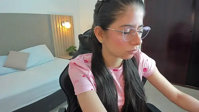 carlina 15 online show from 11/28/25, 12:19