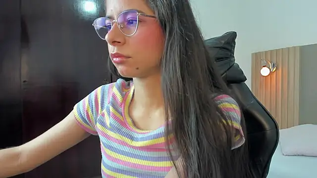 Snapshot of carlina_15 chatting on 02/16/26, 12:23 carlina 15 online show from 02/16/26, 12:23