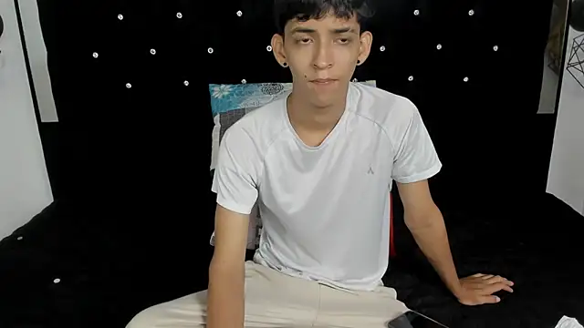 Sebas cat online show from 04/11/26, 03:55