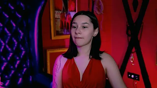 Snapshot of KimClarks_ chatting on 10/31/25, 02:40 KimClarks online show from 10/31/25, 02:40