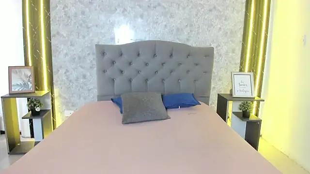 GiannaSlimJB online show from 02/11/26, 07:08