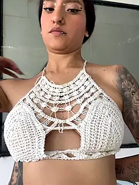 Snapshot of Scaarlettfox chatting on 10/20/25, 07:36 Scaarlettfox online show from 10/20/25, 07:36