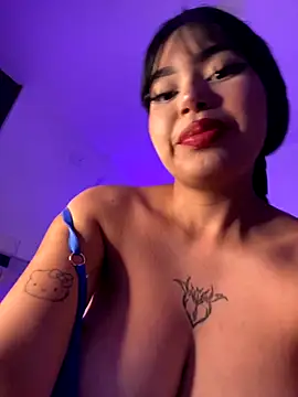 Snapshot of lucialauper_ chatting on 10/19/25, 02:01 lucialauper online show from 10/19/25, 02:01