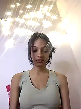 Snapshot of Your-Kitkat chatting on 11/18/25, 07:40 Your-Kitkat online show from 11/18/25, 07:40