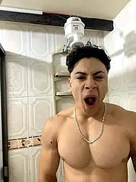 Snapshot of MR_MUSCLE chatting on 10/05/25, 10:13 MR MUSCLE online show from 10/05/25, 10:13