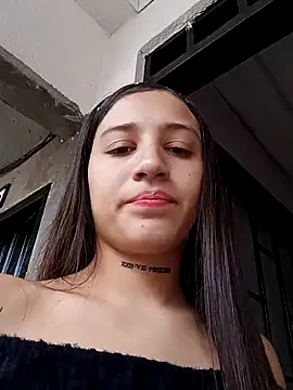 Snapshot of Arii_collins1 chatting on 10/13/25, 05:02 Arii collins1 online show from 10/13/25, 05:02