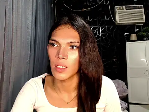 ladyhotcuming online show from 06/15/26, 02:14