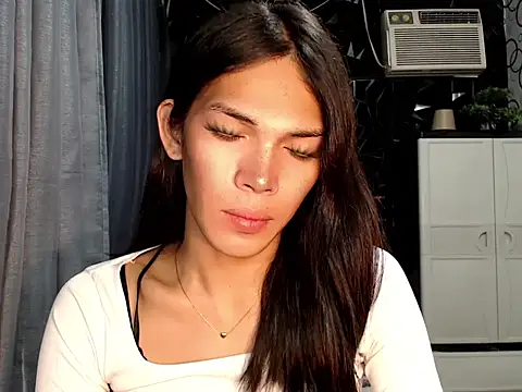 ladyhotcuming online show from 06/15/26, 08:00