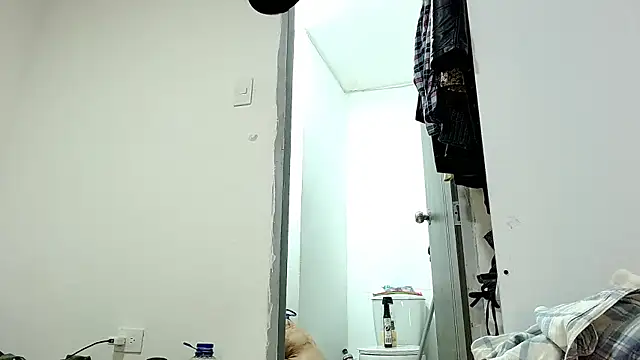 saara johnson496 online show from 11/13/25, 12:31