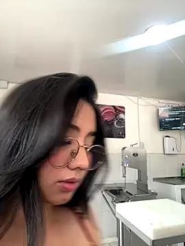 Michelle Zoe online show from 10/21/25, 04:19