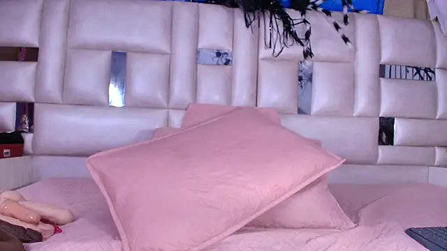 emmacurvy online show from 10/26/25, 03:12