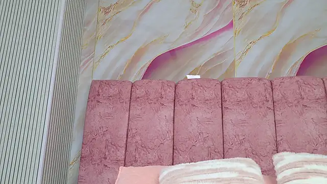 emmacurvy online show from 04/24/26, 03:09