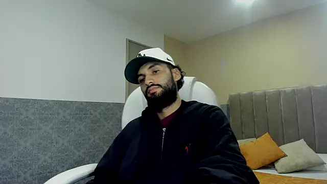 Snapshot of Ryan_Jackson_ chatting on 09/20/25, 01:06 Ryan Jackson  online show from 09/20/25, 01:06