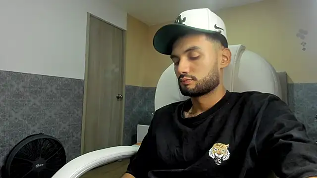 Snapshot of Ryan_Jackson_ chatting on 09/23/25, 12:13 Ryan Jackson  online show from 09/23/25, 12:13