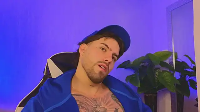 Ades Lowe online show from 12/22/25, 11:29