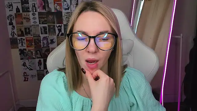 NessaDiazz online show from 10/05/25, 01:15