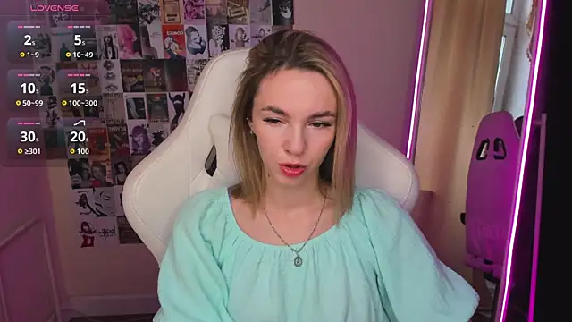 NessaDiazz online show from 10/09/25, 01:36