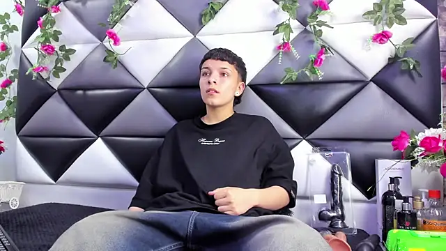 Megan Thompson  online show from 10/30/25, 02:02