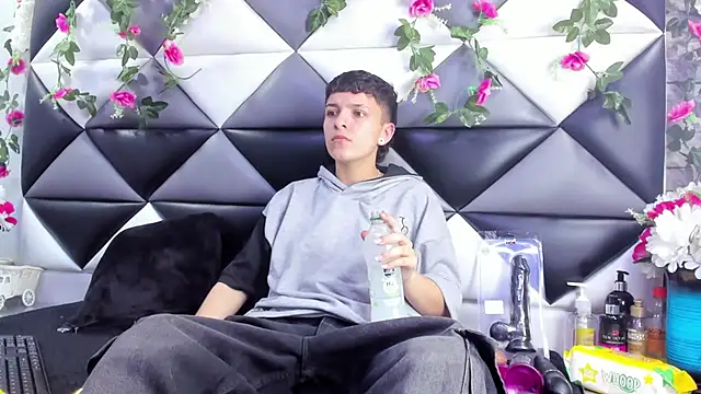 Megan Thompson  online show from 11/27/25, 02:02