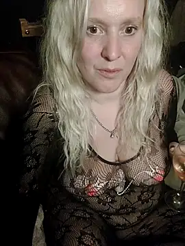 Snapshot of Bouncy-Bella28X chatting on 09/19/25, 09:59 Bouncy-Bella28X online show from 09/19/25, 09:59