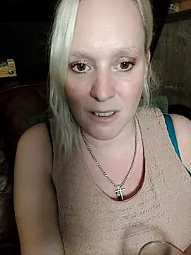 Snapshot of Bouncy-Bella28X chatting on 09/26/25, 09:41 Bouncy-Bella28X online show from 09/26/25, 09:41