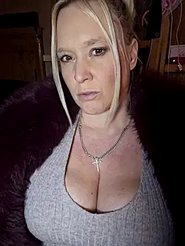 Bouncy-Bella28X online show from 12/17/25, 12:33